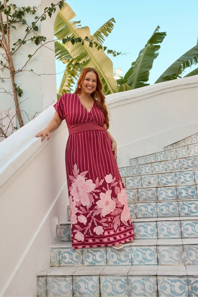 VESTIDO LONGO TRANSPASSADO COM AMARRAÇÃO LISTRADO PEÔNIAS