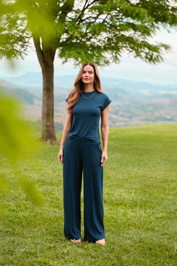 CALÇA RETA COM BOLSO MODAL GENEBRA MARINHO