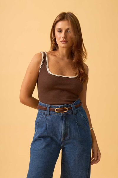 REGATA COM PONTO CROCHE BICOLOR RIBANA MARROM COM OFF