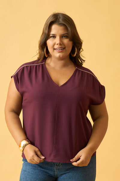BLUSA COM DETALHE NO OMBRO ROXO FRUTADO