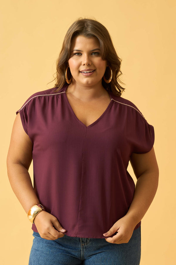 BLUSA COM DETALHE NO OMBRO ROXO FRUTADO