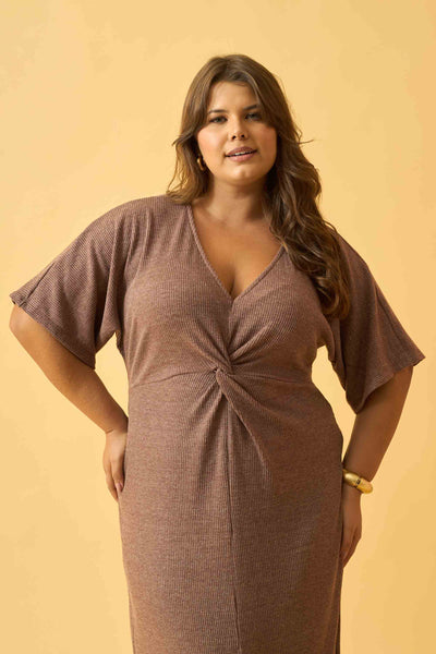VESTIDO MIDI COM BUSTO RETORCIDO MARROM VINHO