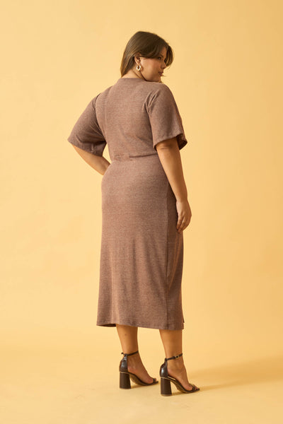 VESTIDO MIDI COM BUSTO RETORCIDO MARROM VINHO