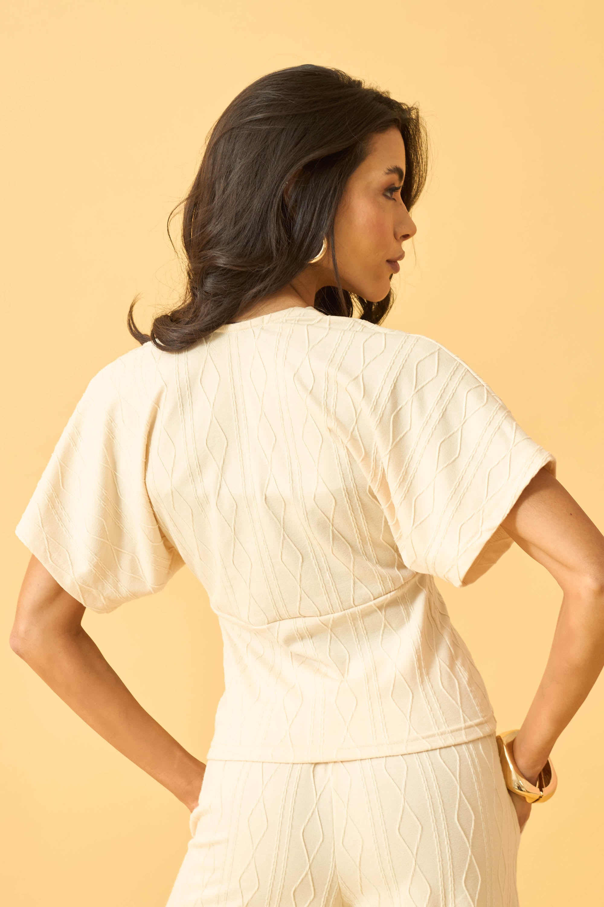 BLUSA DECOTE V JACQUARD TRANCADO CINZA ALGODAO – Lojas Emporio