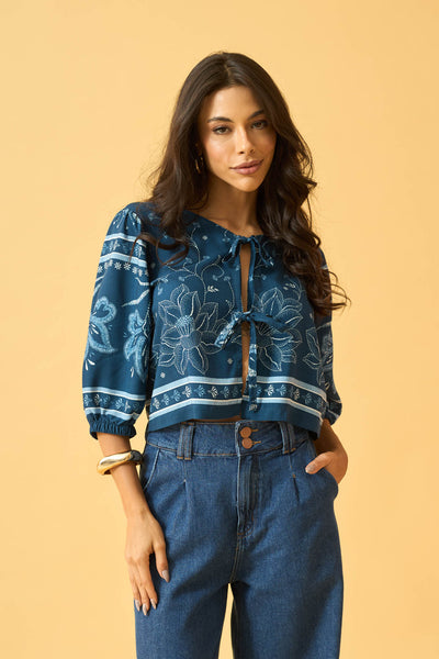 BLUSA COM AMARRACAO FRONTAL E MANGA 3/4 JARDIM BORDADO