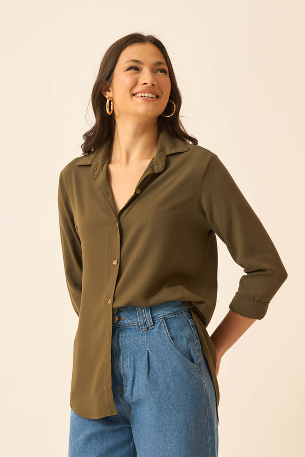 BLUSA SOCIAL COM BOTÕES EM VISCOLINHO OLIVA ESCURO