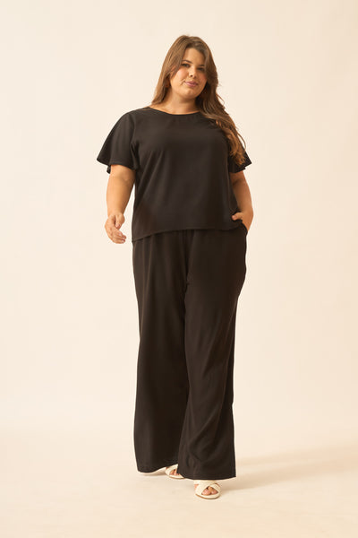 CALÇA RETA COM BOLSO PRETO