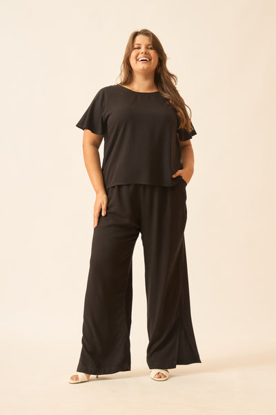 CALÇA RETA COM BOLSO PRETO