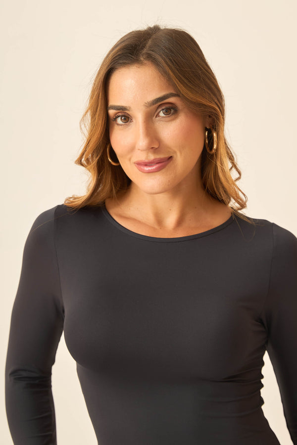 BLUSA COM MANGA LONGA E DECOTE REDONDO PRETO