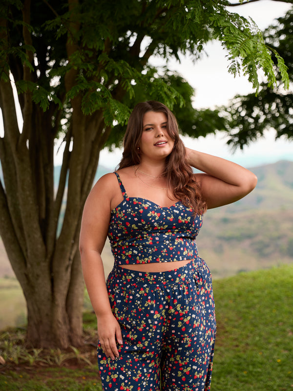 TOP CROPPED COM AMARRAÇÃO MINI CAMPO DE MORANGOS MARINHO