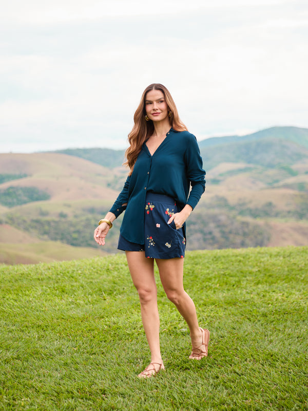 SHORT COM BOLSO CAMPO DE MORANGOS MARINHO