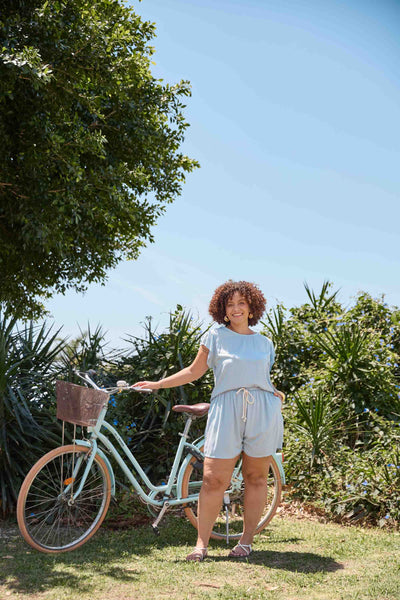 SHORT COM CADARÇO RAYON SLUB AZUL CÉU