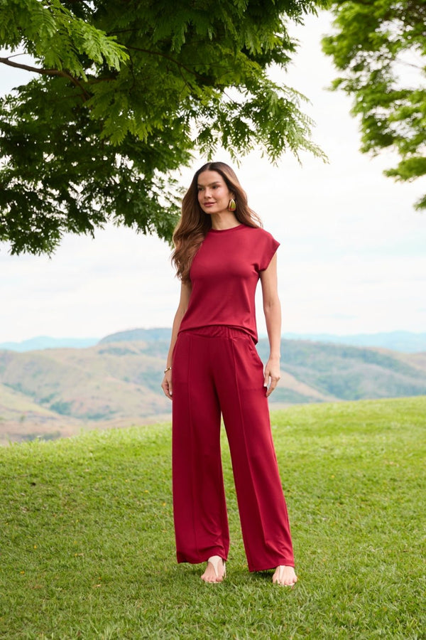 CALÇA RETA COM BOLSO MODAL GENEBRA RUBI