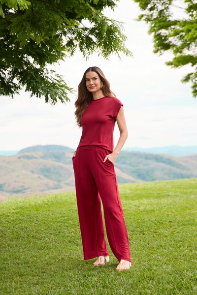 CALÇA RETA COM BOLSO MODAL GENEBRA RUBI