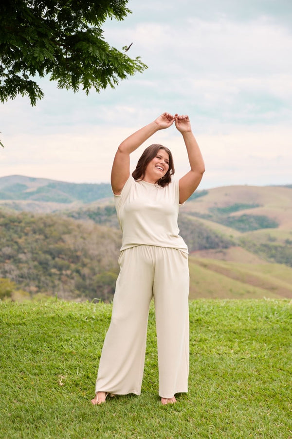 CALÇA RETA COM BOLSO MODAL GENEBRA ALGODÃO