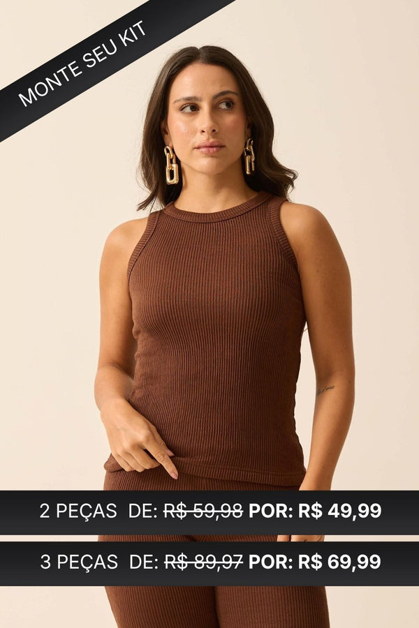 REGATA COM DECOTE REDONDO MALHA ONDAS MARROM