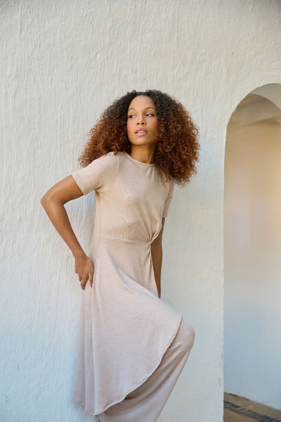 BLUSA LONGA ASSIMÉTRICA COM FENDA MARFIM