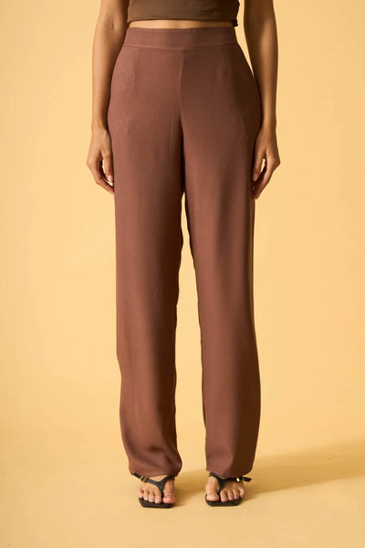 CALCA RETA COM BOLSO VISCOSE CREPADA CAPPUCCINO