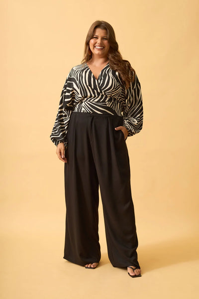 CALCA RETA COM BOLSO TWILL PRETO