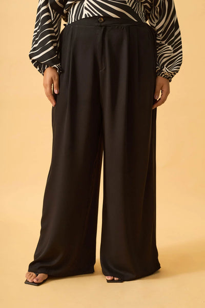 CALCA RETA COM BOLSO TWILL PRETO