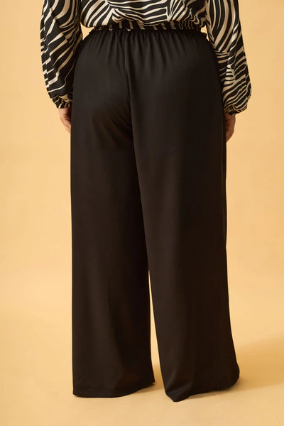 CALCA RETA COM BOLSO TWILL PRETO