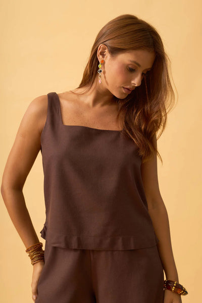 BLUSA COM DECOTE QUADRADO LINHO TRANCOSO MARROM ESCURO