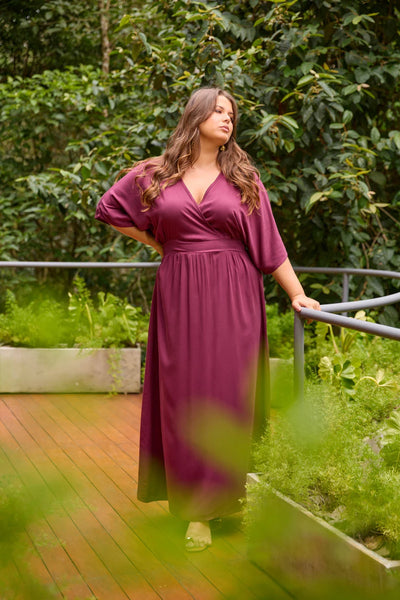 VESTIDO LONGO TRANSPASSADO COM DECOTE V ROXO FRUTADO