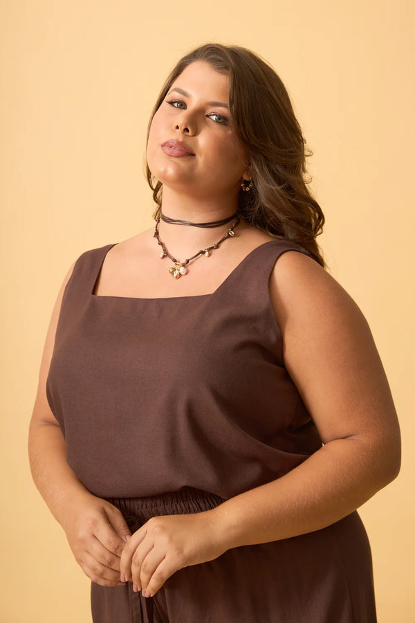 BLUSA COM DECOTE QUADRADO VISCOLINHO MARROM ESCURO