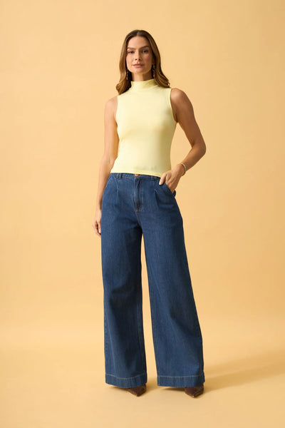 REGATA COM GOLA SUEDE LIGHT AMARELO CERA