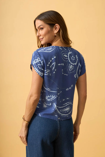 BLUSA COM BOTAO ARABESCO