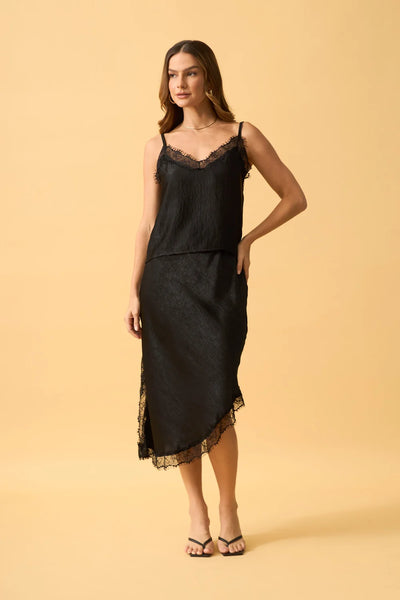 BLUSA DE RENDA E ALCA CRINCLE PRETO