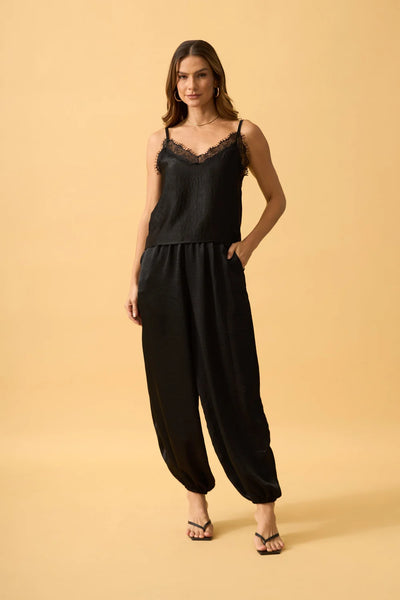 CALCA ALADIM COM BOLSO EM CRINCLE LISO PRETO