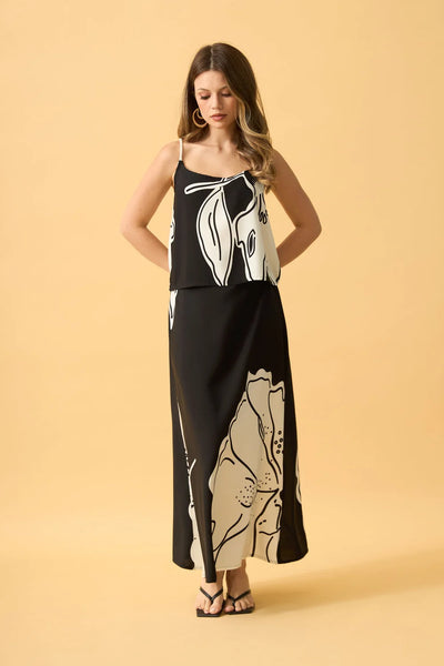 CAMISETA COM ALCA DE CORDA FLOR LEQUE PRETO
