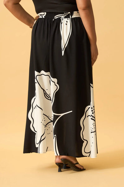 SAIA LONGA FLOR LEQUE PRETO
