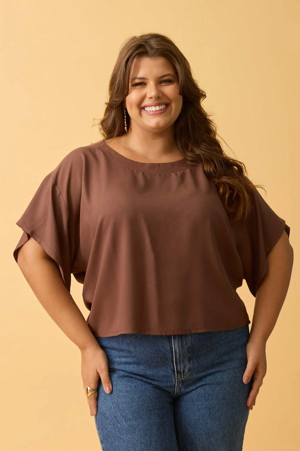 BLUSA LISA COM DECOTE TRUFA