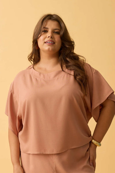 BLUSA LISA COM DECOTE CANELA