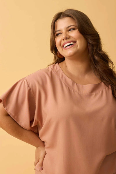 BLUSA LISA COM DECOTE CANELA