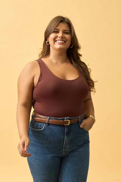 CAMISETA DECOTE U EM POLIAMIDA MARROM CAFE