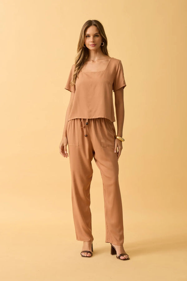CALCA CENOURA COM BOLSO TWILL CANELA