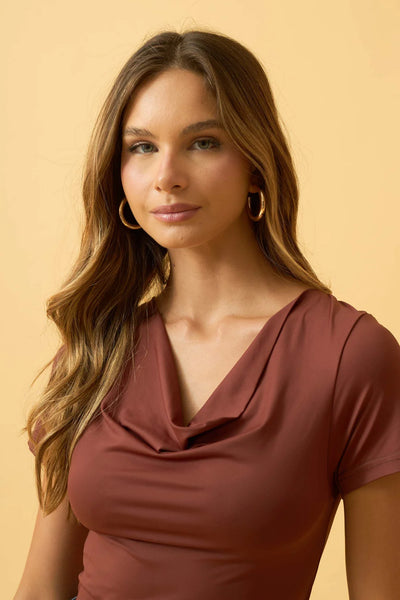 BLUSA COM DECOTE DEGAGE POLIAMIDA MARROM
