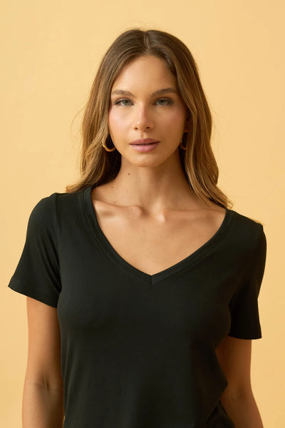 BLUSA COM DECOTE SUEDE LIGHT LISO PRETO