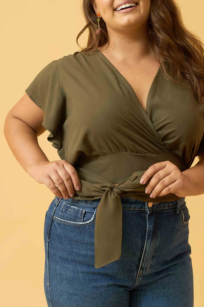 BLUSA TRANSPASSADA COM AMARRACAO OLIVA ESCURO