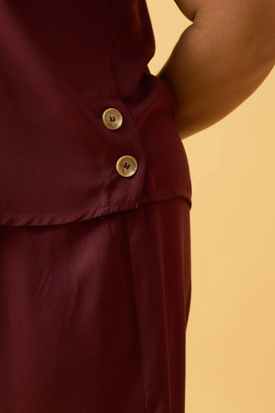 BLUSA COM BOTOES NA LATERAL VINHO