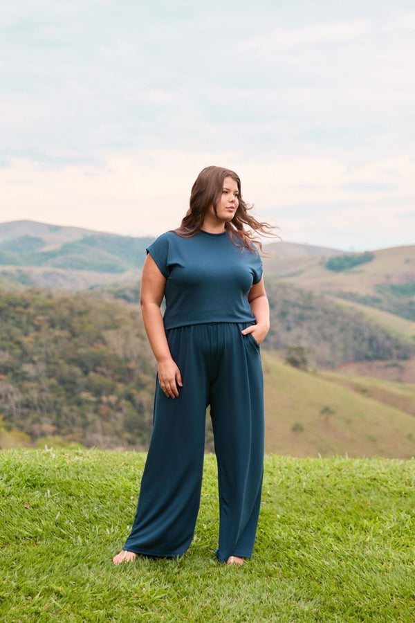 CALÇA RETA COM BOLSO MODAL GENEBRA MARINHO