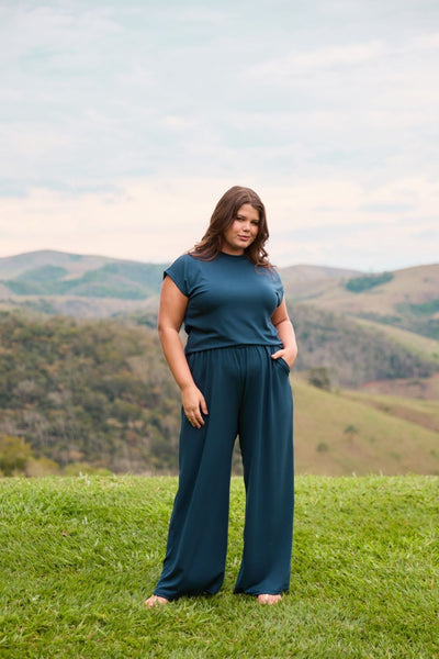 CALÇA RETA COM BOLSO MODAL GENEBRA MARINHO