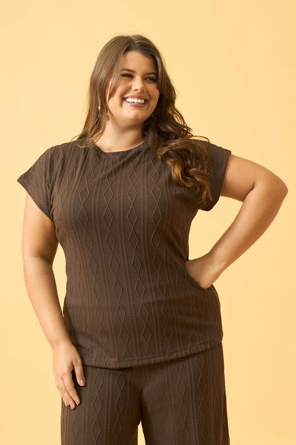 BLUSA COM DECOTE REDONDO JACQUARD TRANÇADO MARROM CHOCOLATE