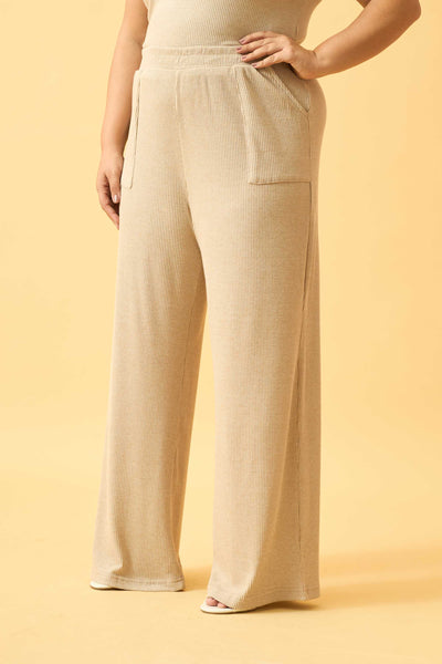 CALCA RETA COM BOLSO CANELADO CONFORT BEGE