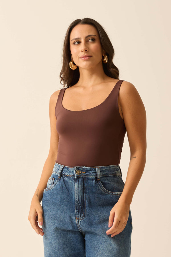 CAMISETA DECOTE U EM POLIAMIDA MARROM ESPRESSO