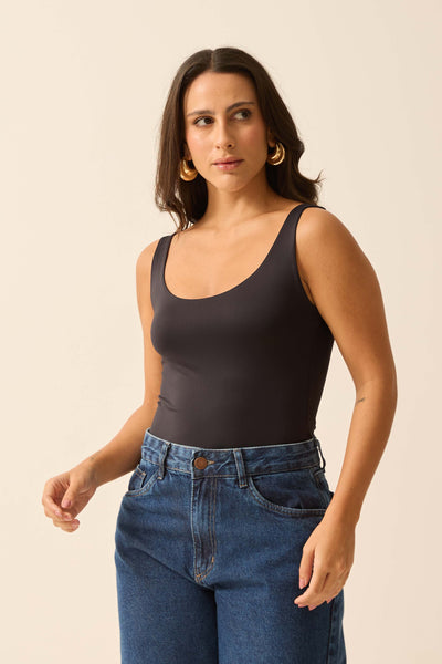 CAMISETA DECOTE U EM POLIAMIDA PRETO