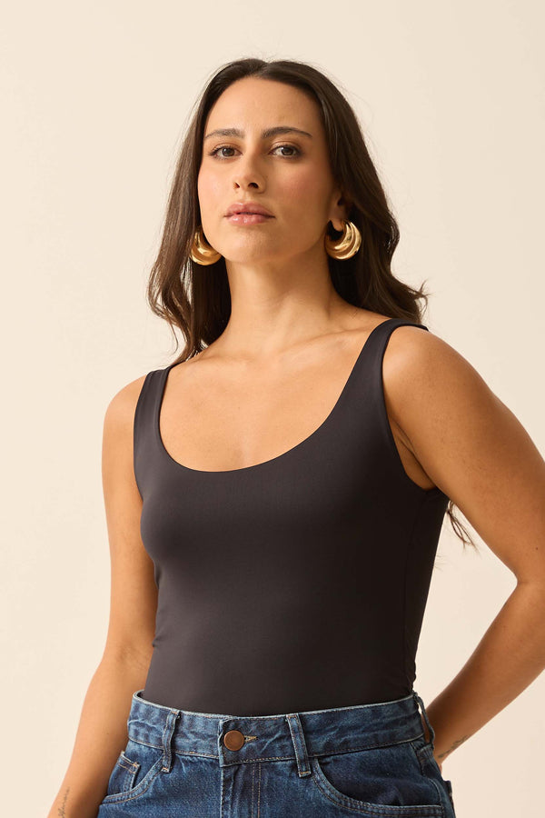 CAMISETA DECOTE U EM POLIAMIDA PRETO